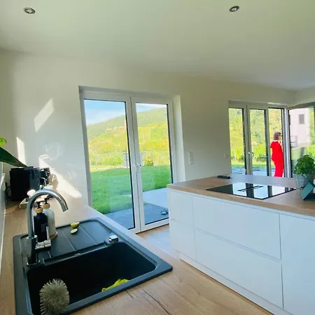 Haus Im Weinberg * 엘렌츠폴터스도프